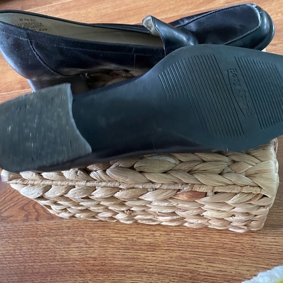 Vintage 90s Easy Spirit black leather block heels in size 8 - Picture 4 of 5